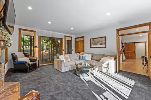 2104 Eagle Feather, Truckee, CA 96161 photo 11