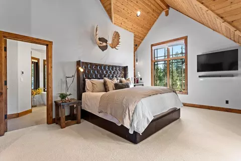 2104 Eagle Feather, Truckee, CA 96161 photo 12