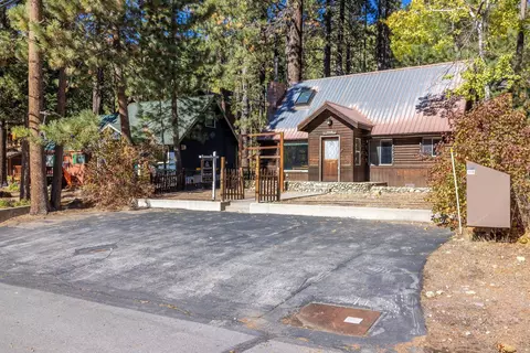 13594 Moraine Rd, Truckee, CA 96161