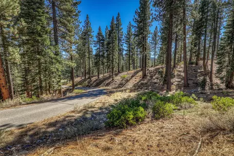10720 Bert Rd, Truckee, CA 96161 photo 1