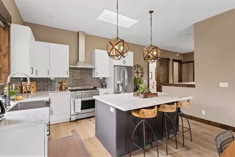 11789 Highland Ave, Truckee, CA 96161