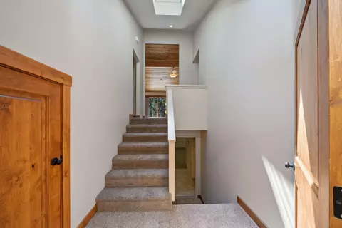 259 April Ln, Cromberg, CA 96103 photo 4