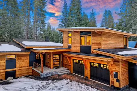 14486 Copenhagen Dr, Truckee, CA 96161
