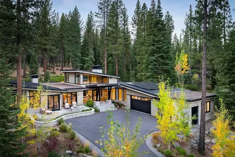 8203 Valhalla Dr, Truckee, CA 96161