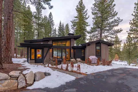 9718 Hunter House Dr, Truckee, CA 96161