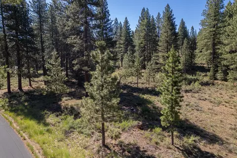 15375 Kent Dr, Truckee, CA 96161