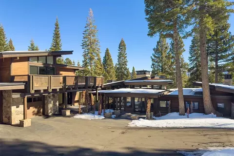 8354 Valhalla Dr, Truckee, CA 96161