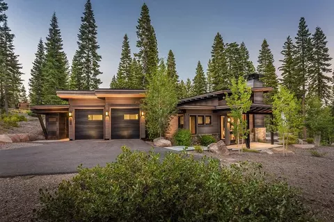 8370 Valhalla Dr, Truckee, CA 96161
