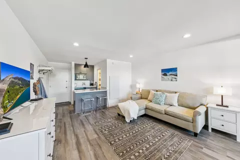 11589 Snowpeak Way # 59-114, Truckee, CA 96161