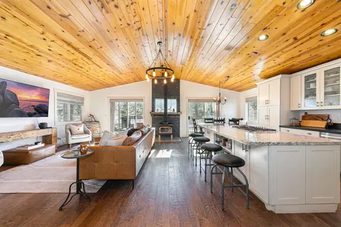 16211 Oxford Cir, Truckee, CA 96161