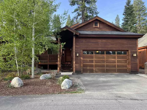 10647 Sara Bear Ln, Truckee, CA 96161