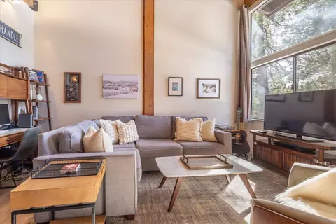 6090 Rocky Point Cir, Truckee, CA 96161