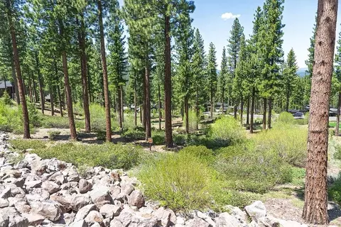 8143 Fallen Leaf Way, Truckee, CA 96161 photo 3