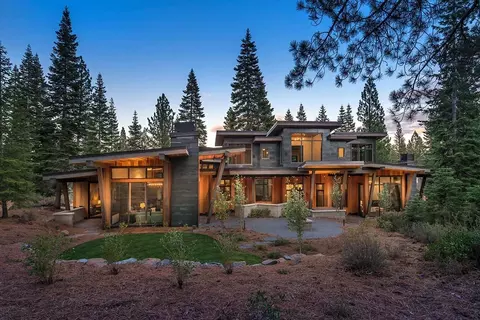 8440 Valhalla Dr, Truckee, CA 96161