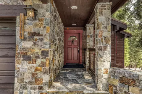 12209 Greenleaf Way, Truckee, CA 96161