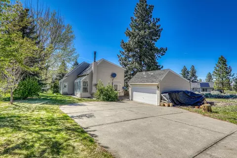 725 Roundup Dr, Loyalton, CA 96118