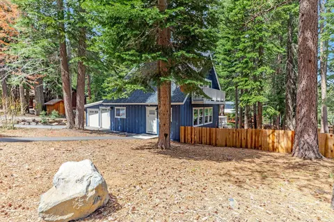 12680 Madrone Ln, Truckee, CA 96161