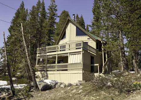 7704 Cascade Rd, Soda Springs, CA 95728