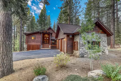 11541 Bottcher Loop, Truckee, CA 96161 photo 2