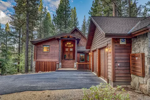 11541 Bottcher Loop, Truckee, CA 96161 photo 3