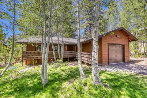 10600 Laburnham Cir, Truckee, CA 96161
