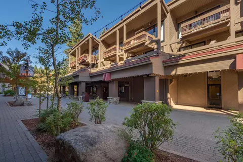 2000 N Village Dr # 215, Truckee, CA 96161