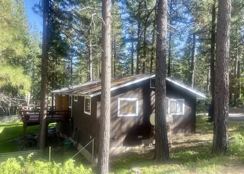 Exterior - 302 Mountain View Rd, Calpine, CA 96124 photo 2 of 9