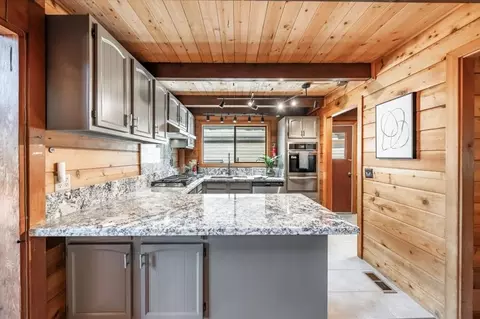 1035 Trent Ln, Kings Beach, CA 96143
