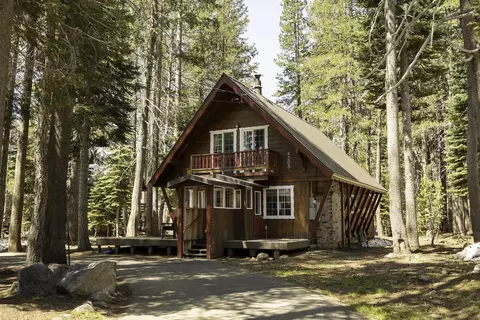 4305 Castle Rd, Soda Springs, CA 95728