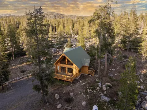 52775 Towle Mountain Dr, Soda Springs, CA 95728