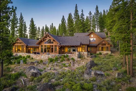 8094 Fallen Leaf Way, Truckee, CA 96161 photo 2