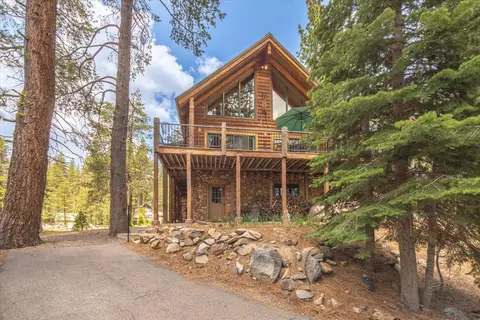 50624 Hemlock Ct, Soda Springs, CA 95728
