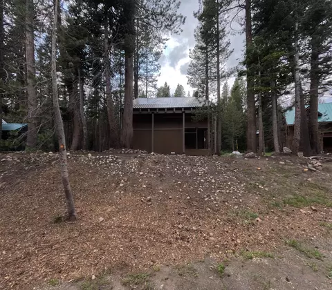 5659 Yuba Dr, Soda Springs, CA 95728