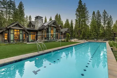10825 Holmgrove Ct, Truckee, CA 96161