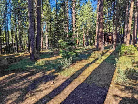 11561 Bottcher Loop, Truckee, CA 96161 photo 2