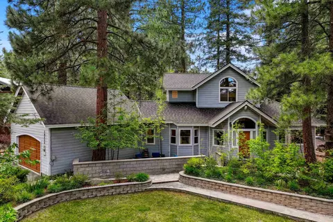 10454 Royal Crest Dr, Truckee, CA 96161