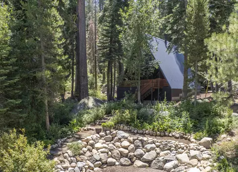 15391 Conifer Dr, Truckee, CA 96161
