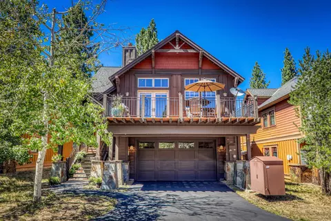 9721 Sean Pl, Truckee, CA 96161