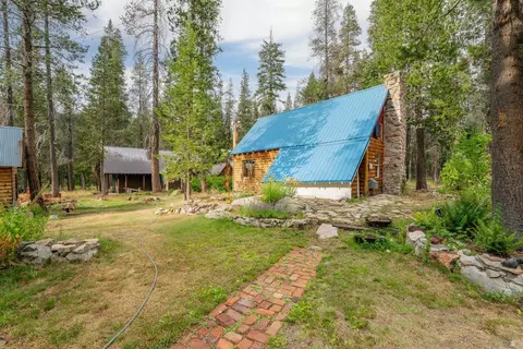 10010 Anna Ave, Soda Springs, CA 95728