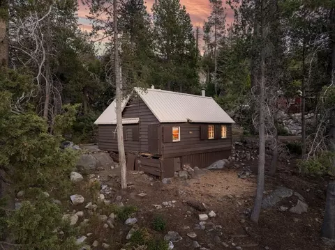 35 Yuba Dr, Soda Springs, CA 95728