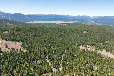12064 Somerset Dr, Truckee, CA 96161