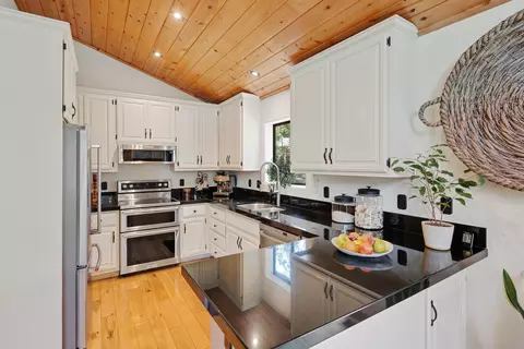 10493 Iris Rd, Truckee, CA 96161 photo 5