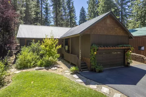 10493 Iris Rd, Truckee, CA 96161