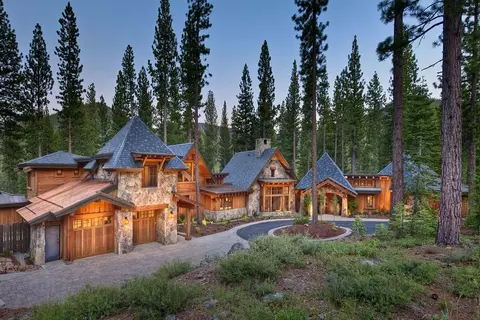 8186 Valhalla Dr, Truckee, CA 96161