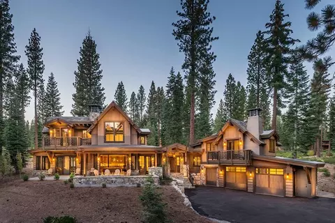 8221 Valhalla Dr, Truckee, CA 96161