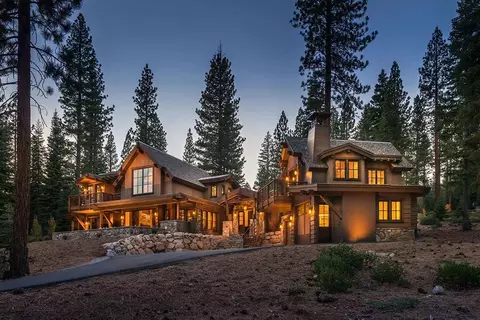 8221 Valhalla Dr, Truckee, CA 96161 photo 2