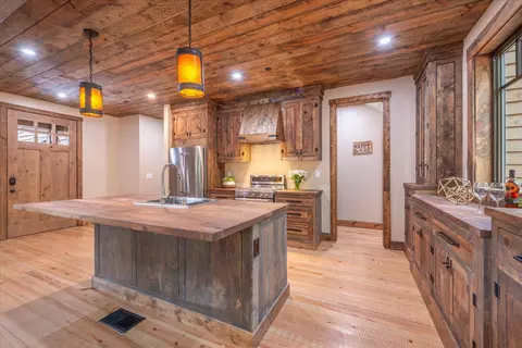 11024 Parkland Dr, Truckee, CA 96161 photo 5