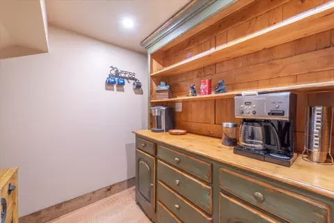 11024 Parkland Dr, Truckee, CA 96161 photo 6