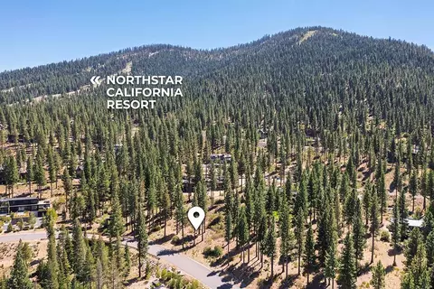 8154 Villandry Dr, Truckee, CA 96161