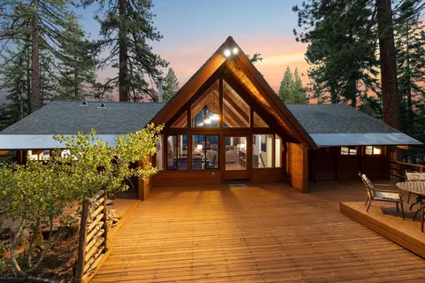 10928 Barnes Dr, Truckee, CA 96161